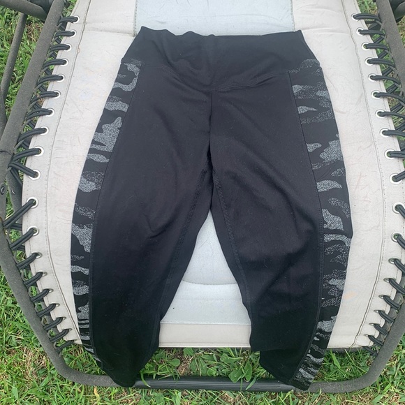 PINK Victoria's Secret Pants - Black ultimate leggings size small from Victoria’s Secret pink